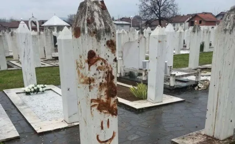 mezarje u brckom vandalizam1