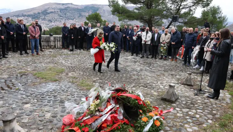 Mostar obilježio Dan neovisnosti BiH polaganjem cvijeća i obilaskom spomen obilježja
