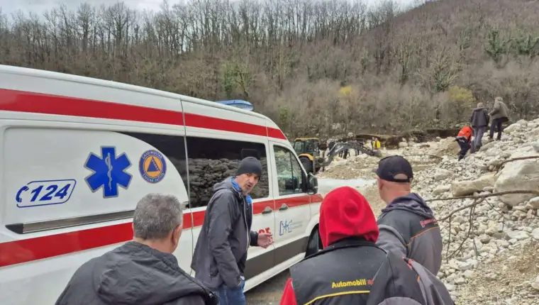 Obilne padaline izazvale porast vodostaja i manje odrone, stanje u Drežnici sada stabilno