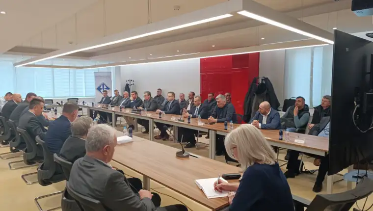 PREMIJER I MINiSITAR S DIREKTORIMA RUDNIKA