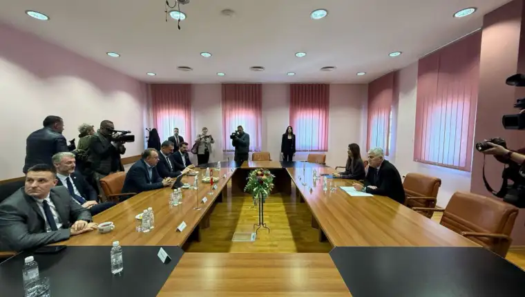 sastanak trojka hdz