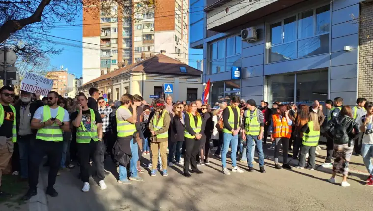 GRADJANI NISA SPREMILI DOCEK ZA SNS, PRILAZE BLOKIRALA ZANDARMER