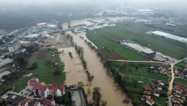 Poplave dron visoko
