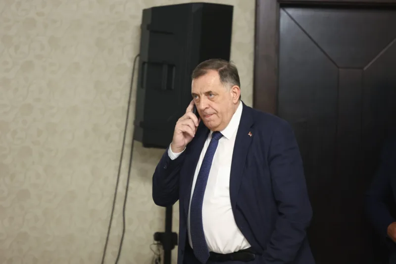 Milorad dodik telefon