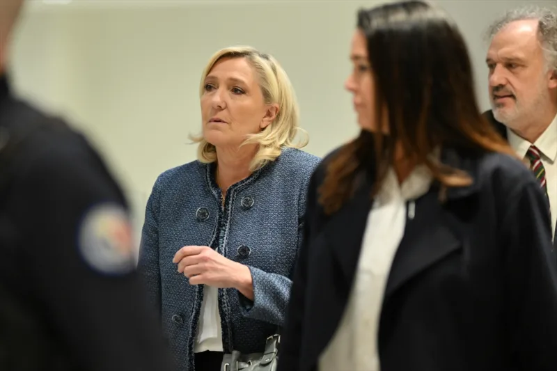 AA-20250331-37499125-37499122-DANAS_PRESUDA_MARINE_LE_PEN_I_24_NJENIH_STRANACKIH_KOLEGA_ZBOG_PRONEVJERE