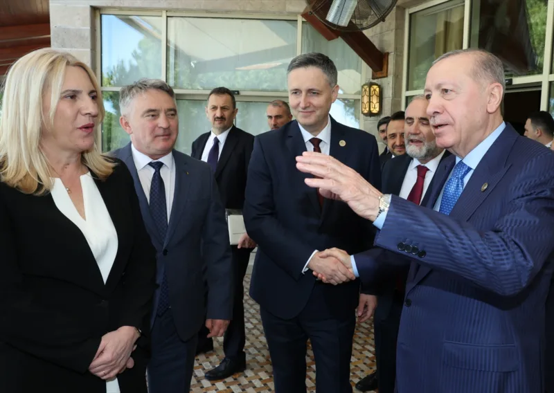 AA-20250412-37609420-37609419-ERDOGAN_U_ANTALIJI_SA_CLANOVIMA_PREDSJEDNISTVA_BIH