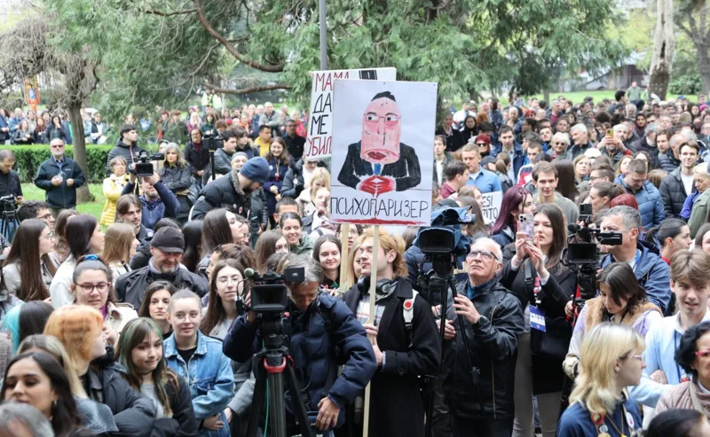 PROTEST ISPRED MEDICINSKOG FAKULTETA U NISU