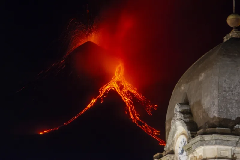 AA-20250419-37679406-37679396-VULKAN_ETNA_U_ITALIJI_PONOVNO_ERUPTIRAO