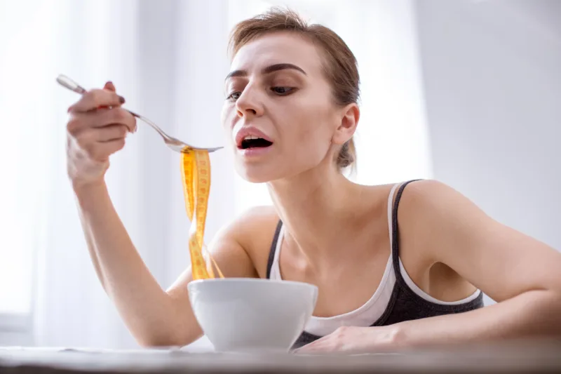 zena jede dijeta freepik