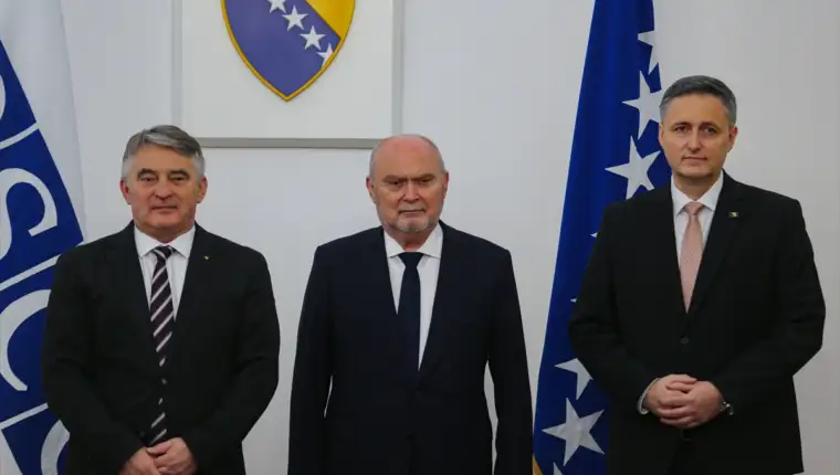 AA-20250401-37508137-37508131-CLANOVI_PREDSJEDNISTVA_BIH_SA_GENERALNIM_SEKRETAROM_OSCEA_FERIDUNOM_SINIRLIOGLUOM