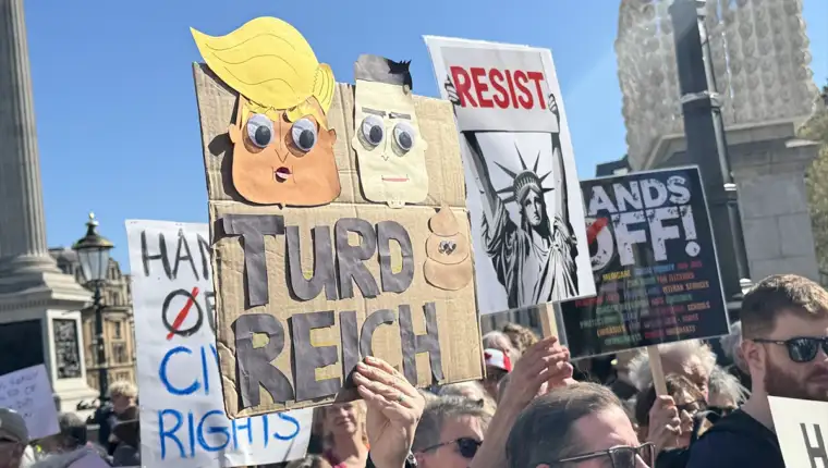 AA-20250405-37544175-37544169-U_LONDONU_PROTEST_PROTIV_AMERICKOG_PREDSJEDNIKA_TRUMPA_I_NJEGOVOG_SAVEZNIKA_MUSKA