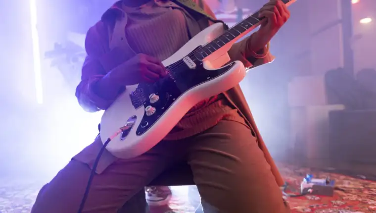 woman-playing-guitar-local-event