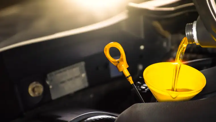 šipka za mjerenje ulja u motoru freepik