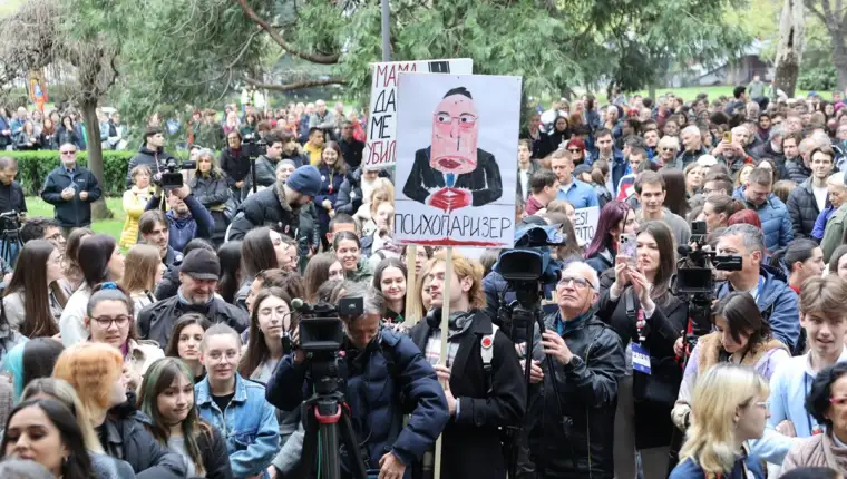 PROTEST ISPRED MEDICINSKOG FAKULTETA U NISU