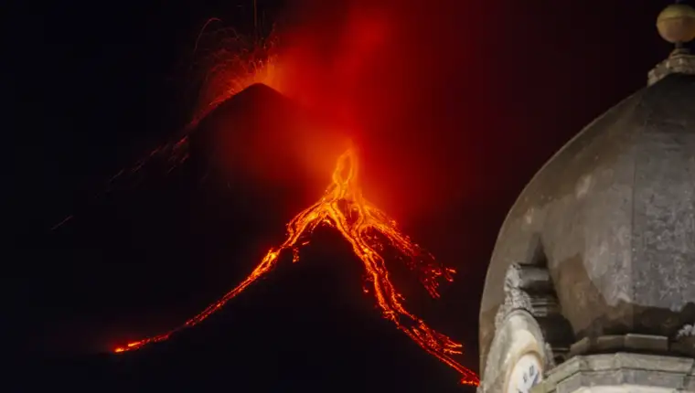 AA-20250419-37679406-37679396-VULKAN_ETNA_U_ITALIJI_PONOVNO_ERUPTIRAO