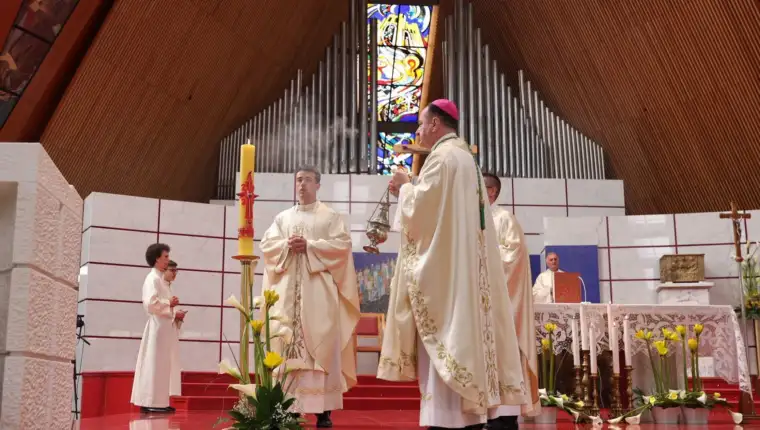 Biskup Petar Palić slavio uskrsnu misu u mostarskoj katedrali