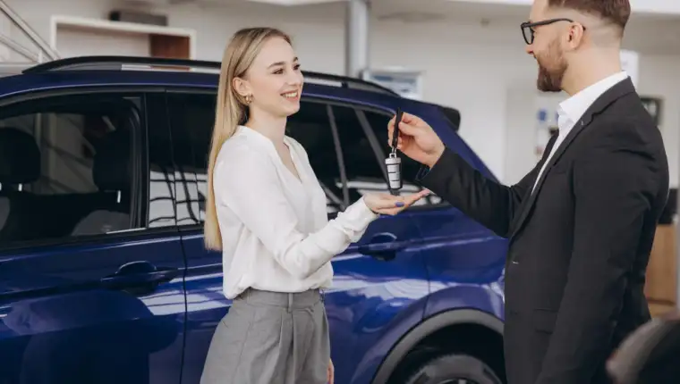 prodaja automobila freepik