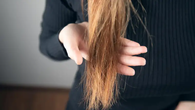 lomljiva kosa manjak željeza freepik
