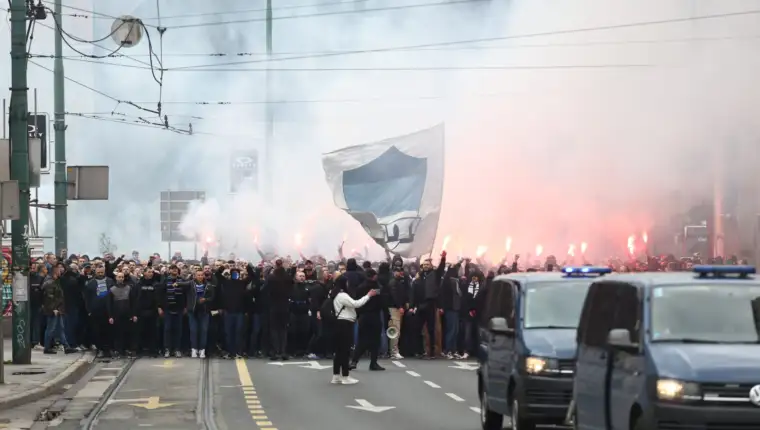 korteo-manijaci-derbi-raport-ss-15