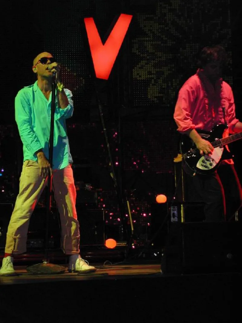 R.E.M._at_Stadio_Euganeo,_Padova,_Italy,_2003-07-22_13