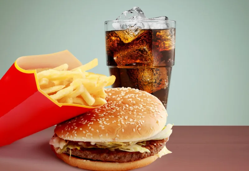 kola pomfrit mcdonalds freepik