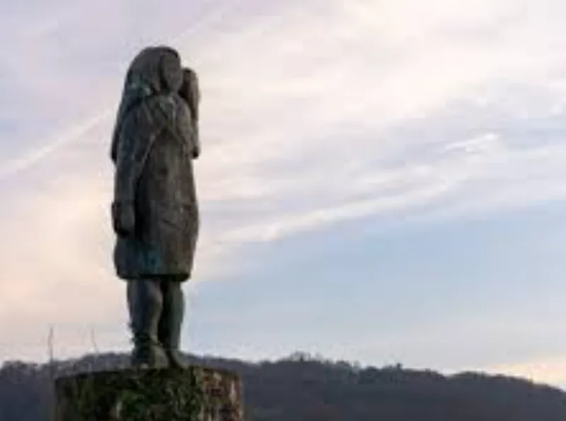 melanija statuas 1