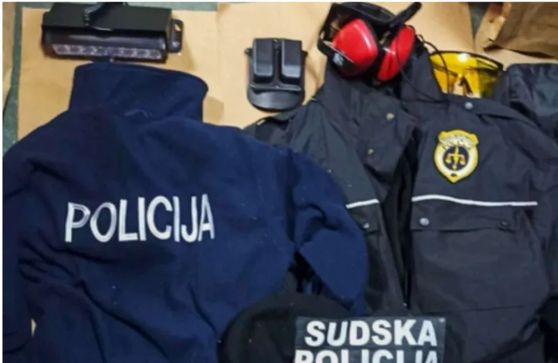 policiaj uniforma 1