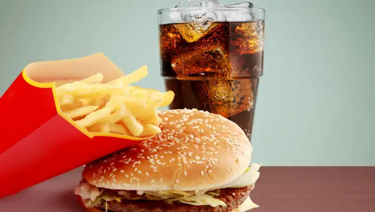 kola pomfrit mcdonalds freepik