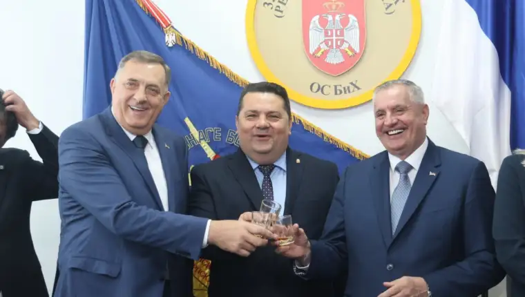 dodik viskovic stevandic nazdravljaju