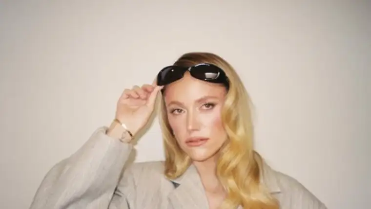 maika monroe
