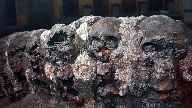 Huei-Tzompantli-2
