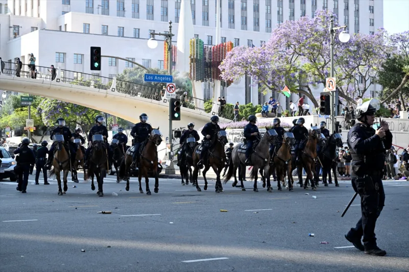 AA-20250609-38228834-38228813-DEMONSTRANTI_SE_SUKOBILI_S_POLICIJOM_TOKOM_NEREDA_NA_PROTESTIMA_ZBOG_IMIGRACIJSKE_RACIJE_U_LOS_ANGELESU