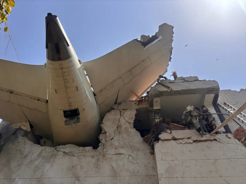 AA-20250612-38257437-38257436-VJERUJE_SE_DA_NEMA_PREZIVJELIH_U_PADU_AVIONA_AIR_INDIJE
