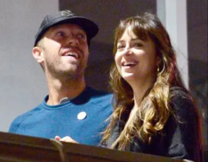 dakota johnson i chris martin