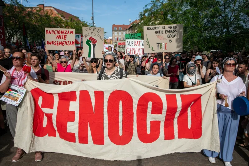 AA-20250615-38289424-38289417-TISINA_JE_SAUCESNISTVO_ZAGREPCANI_MARSIRALI_ZA_PALESTINU