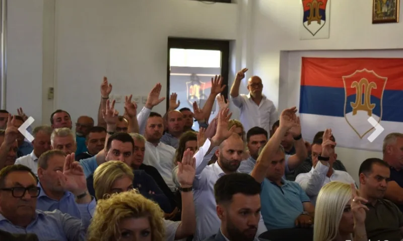 res_1750359598_burno-na-sjednici-sds-a-trazi-se-ostavka-kompletnog-rukovodstva