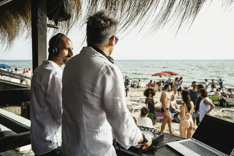 group-people-beach