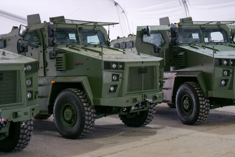 AA-20250625-38383248-38383242-TURSKA_DONIRALA_CETIRI_MODERNA_OKLOPNA_TRANSPORTERA_ORUZANIM_SNAGAMA_BIH