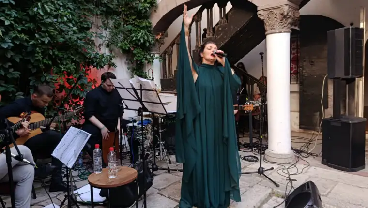 mama fado 8