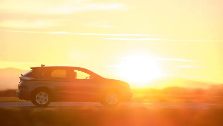 automobil vrucina sunce freepik