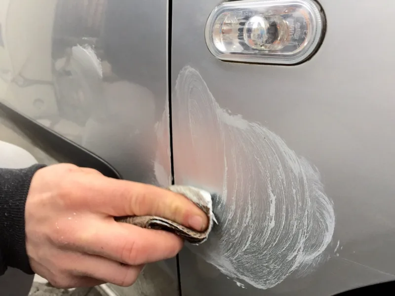 lakiranje automobila freepik