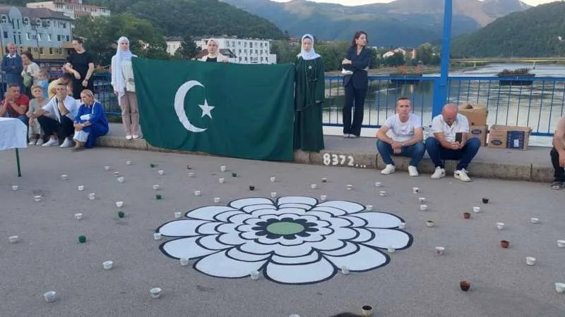 performans za žrtve Srebrenice “Nema te na kahvi”