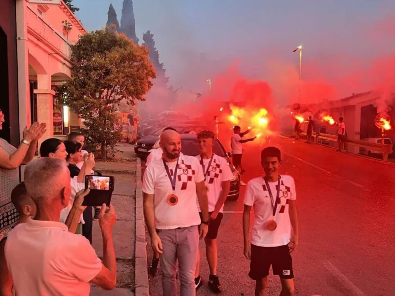 doček vaterpolo reprezentacije bih u neumu