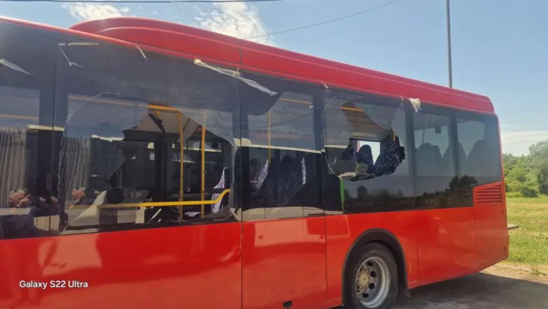 brcko kamenovani bus