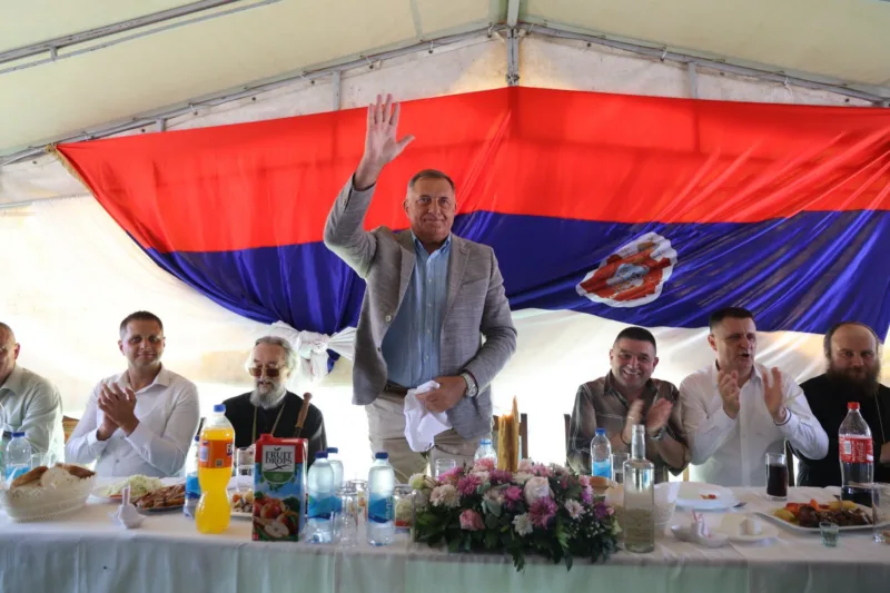 milorad dodik sijelo pod satorom