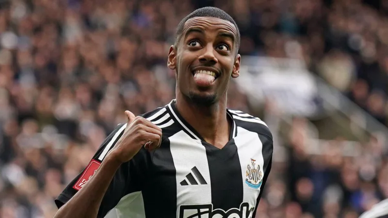 Newcastles-Alexander-Isak-celebrates