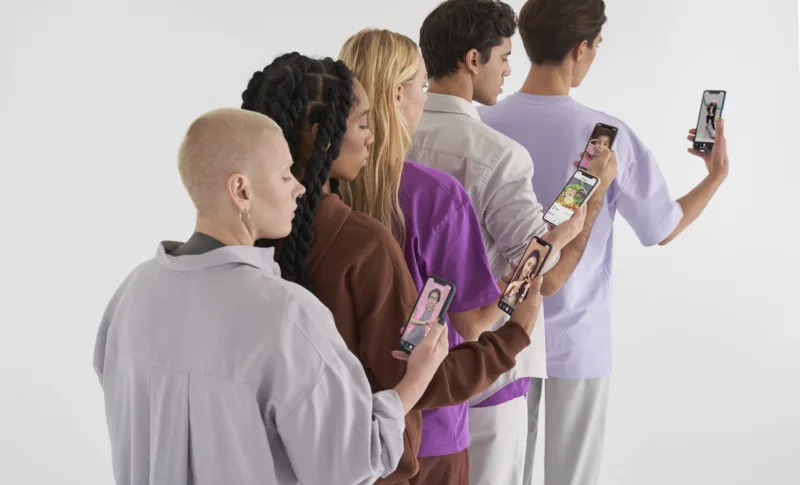 people-connected-social-media