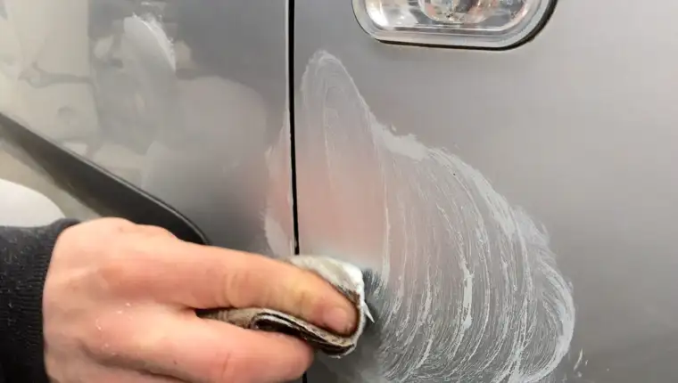 lakiranje automobila freepik