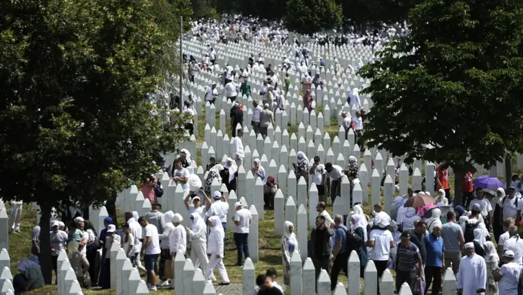 AA-20250711-38534912-38534890-KLANJANA_DZENAZA_I_OBAVLJEN_UKOP_SEDAM_ZRTAVA_GENOCIDA_U_SREBRENICI