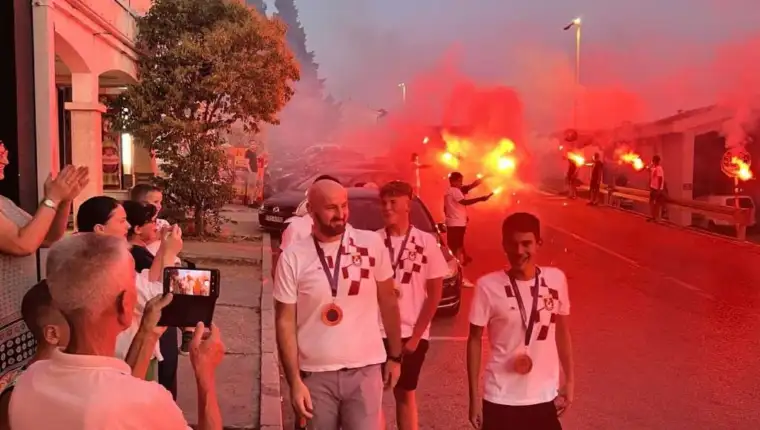 doček vaterpolo reprezentacije bih u neumu